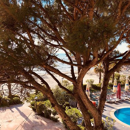Mali I Robit Beachfront Apartment Golem  Eksteriør billede