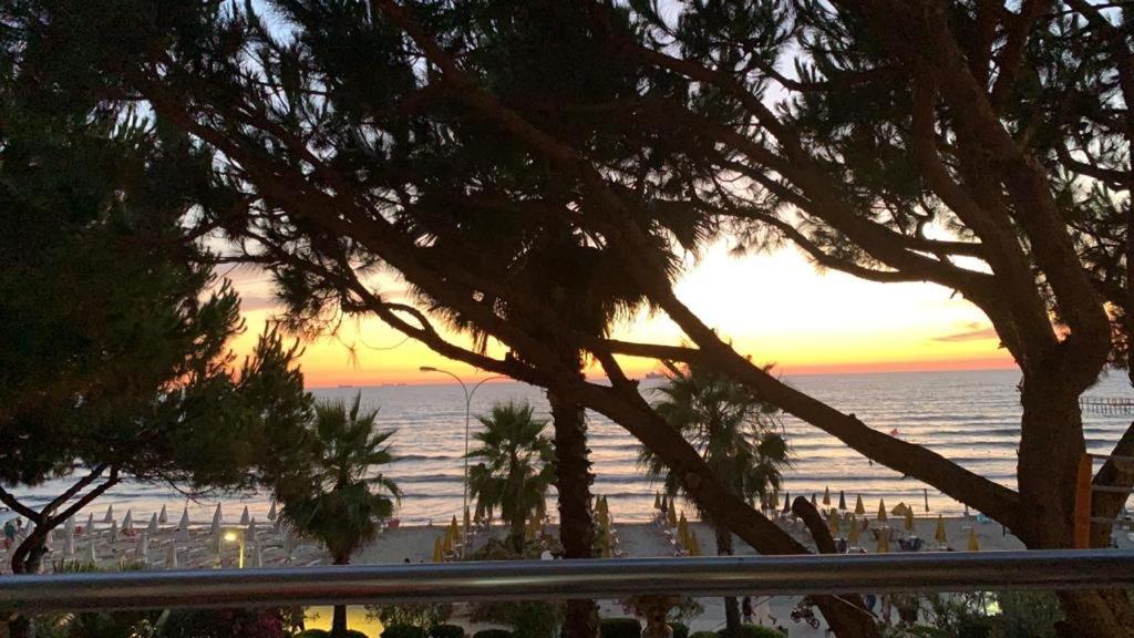 Mali I Robit Beachfront Apartment Golem  Eksteriør billede