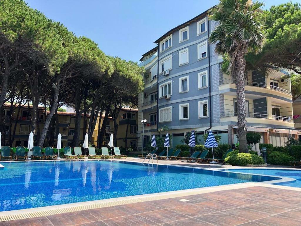 Mali I Robit Beachfront Apartment Golem  Eksteriør billede