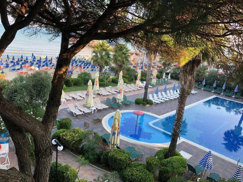Mali I Robit Beachfront Apartment Golem  Eksteriør billede