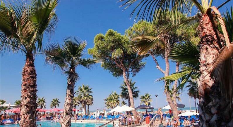 Mali I Robit Beachfront Apartment Golem  Eksteriør billede