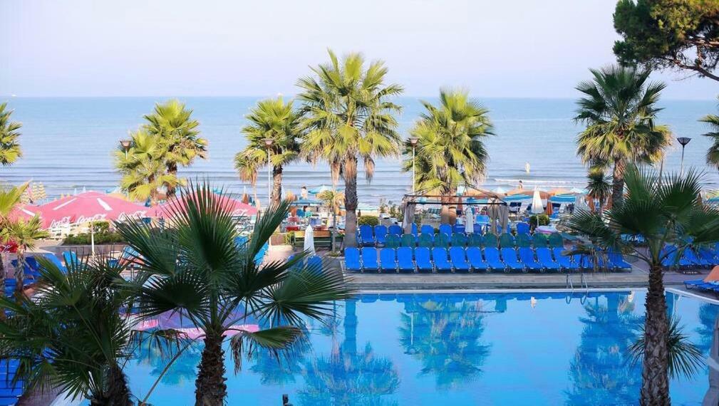 Mali I Robit Beachfront Apartment Golem  Eksteriør billede