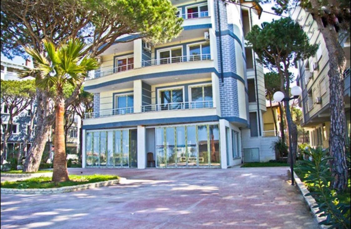 Mali I Robit Beachfront Apartment Golem  Eksteriør billede