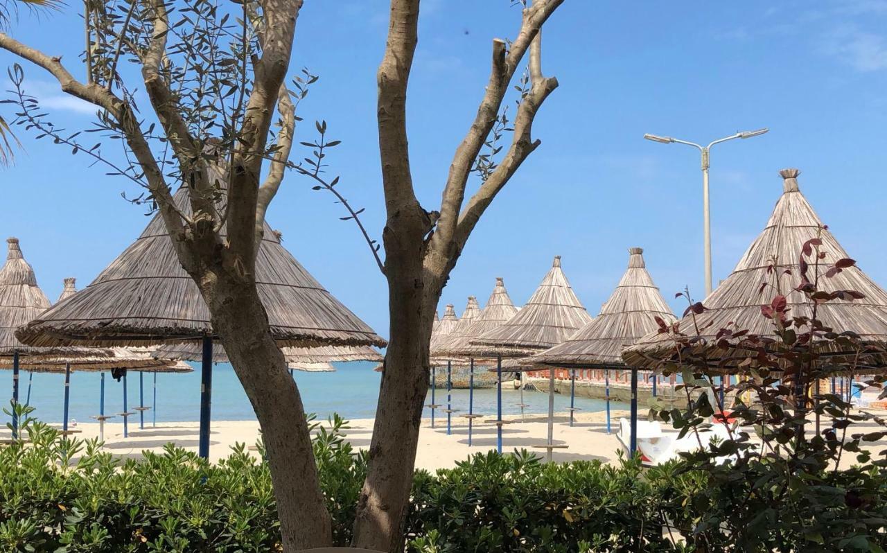 Mali I Robit Beachfront Apartment Golem  Eksteriør billede