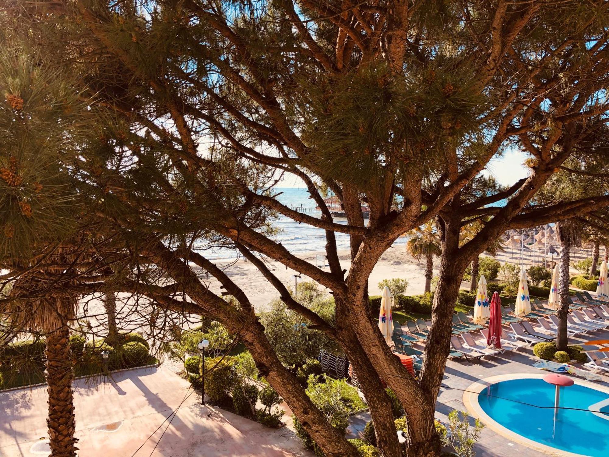 Mali I Robit Beachfront Apartment Golem  Eksteriør billede