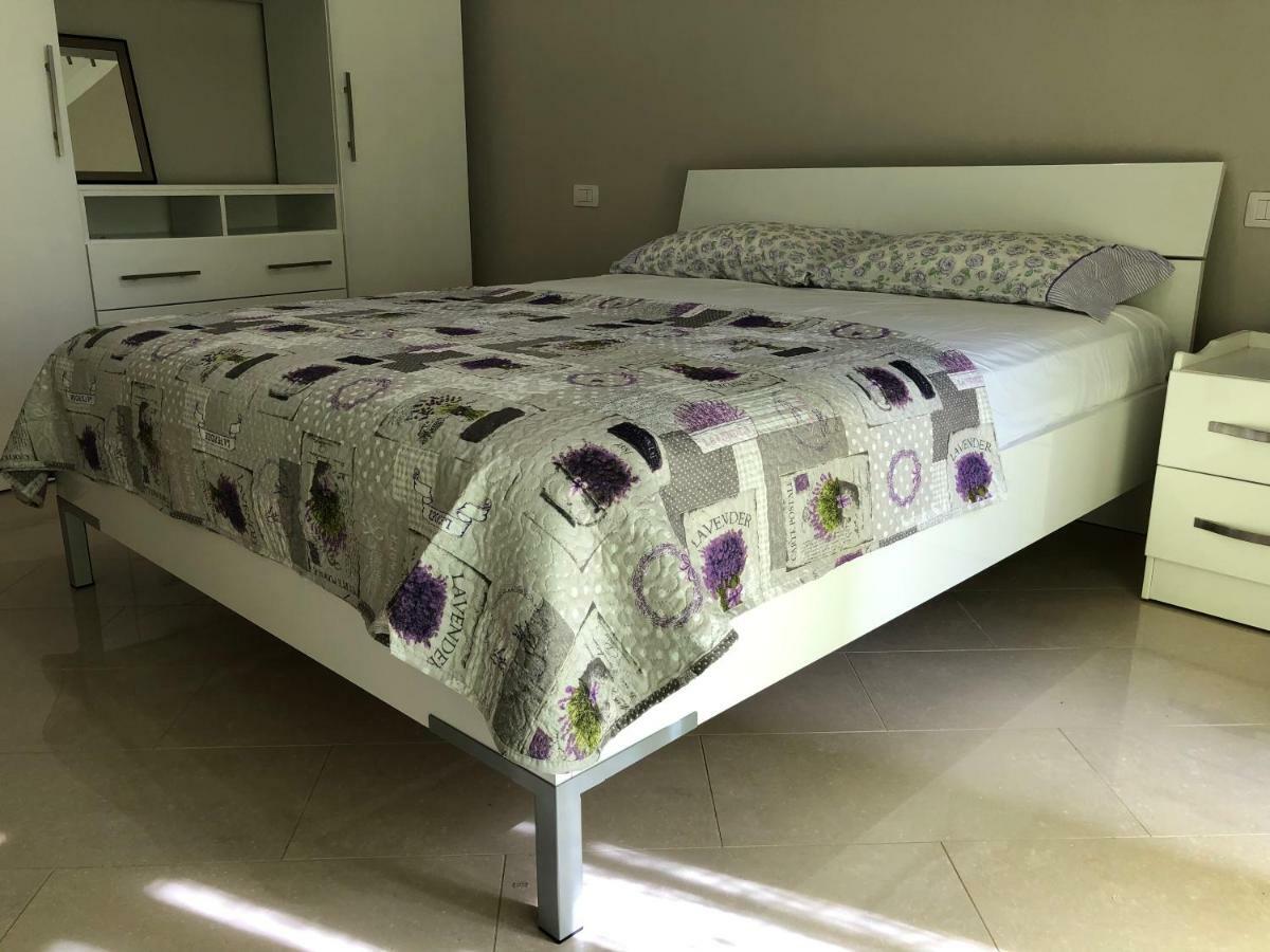 Mali I Robit Beachfront Apartment Golem  Eksteriør billede
